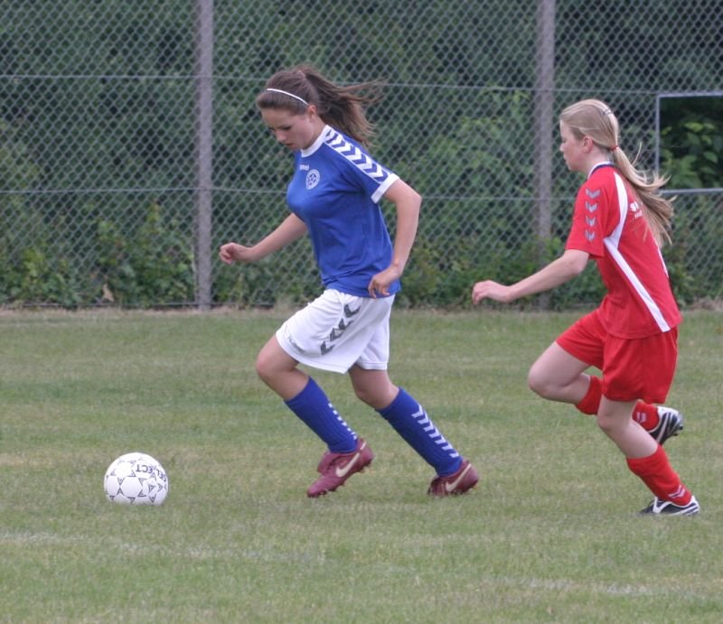 u14pigeraiatranbjergasa0810.jpg