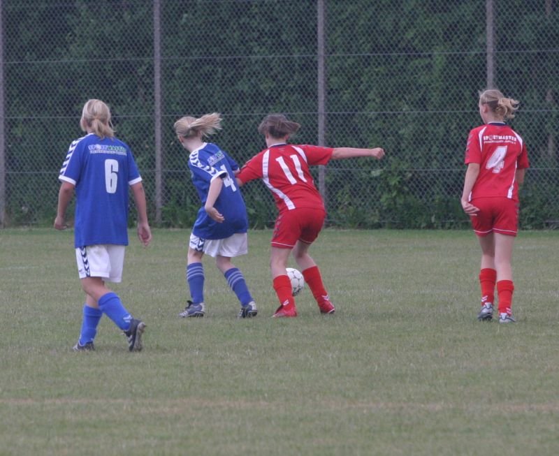 u14pigeraiatranbjergasa0825.jpg
